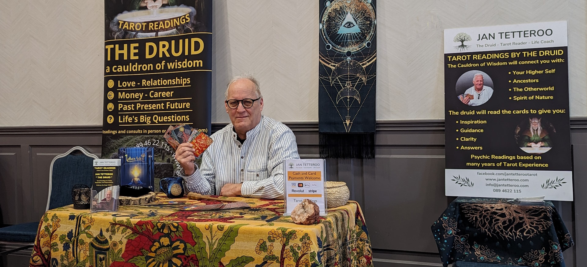 Jan Tetteroo Tarot Reader at work